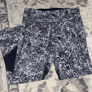 Lululemon patterned leggings with pockets